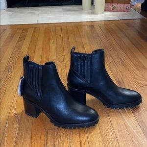 ✨☀️😎 ZARA BASICS HEELED ANKLE BOOT